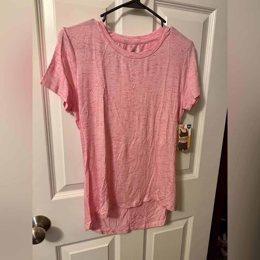 6/$10 Heather pink work out tee XS NWT Avia